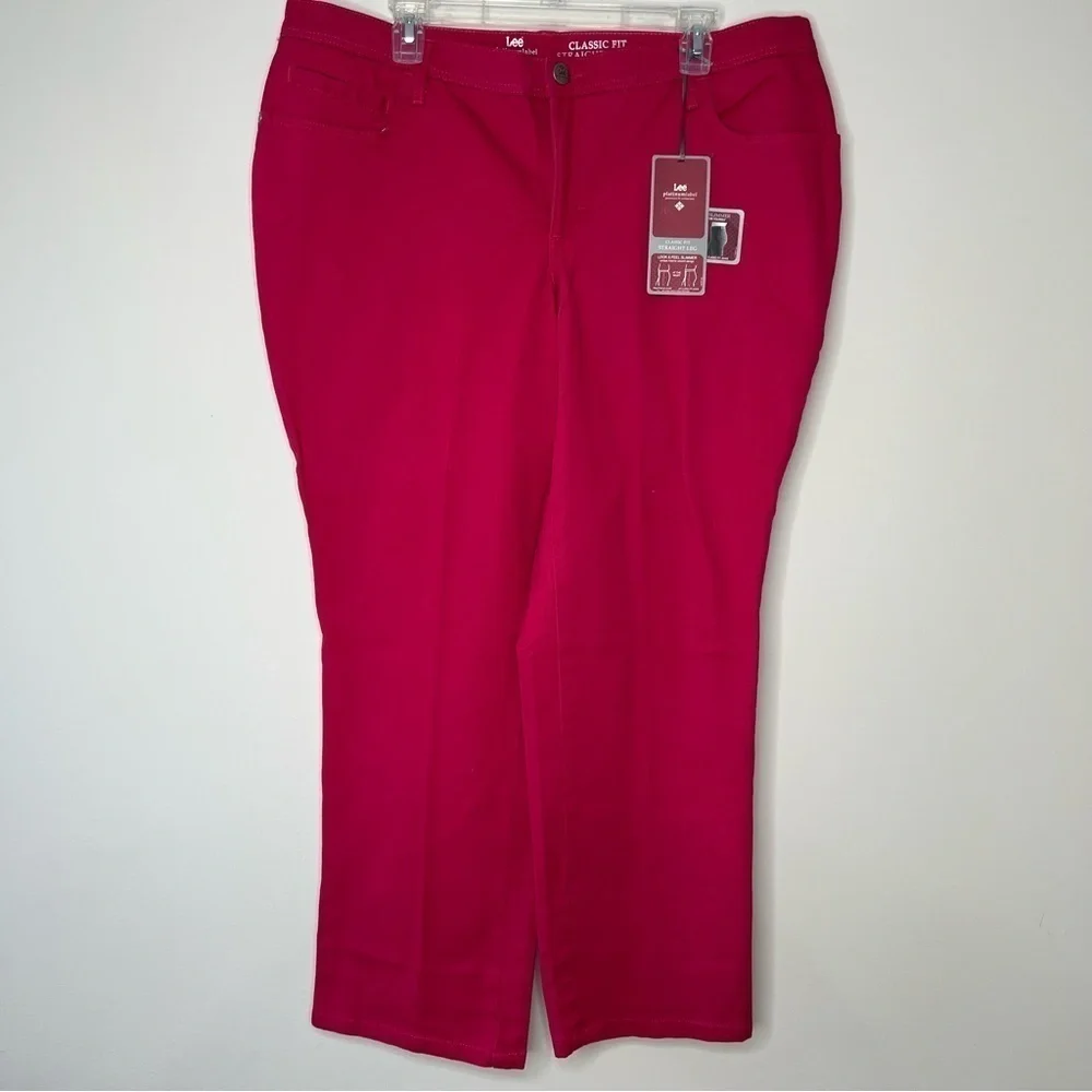 NWT. Lee Classic Fit Straight Leg.